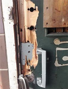 damaged door lock damaged door lock